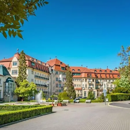 Apartment Apartman Vanessa Piest'any